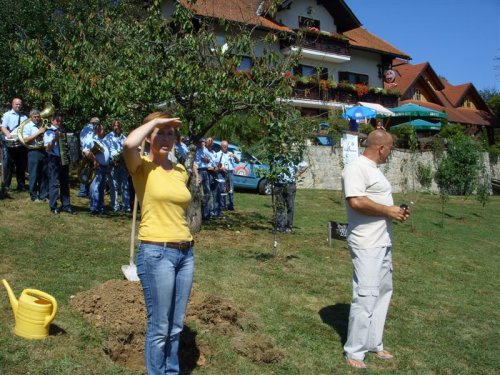 Predsednica TD Dobeno ga. Brigita Herjavec in župan Mengša g. Franc Jerič